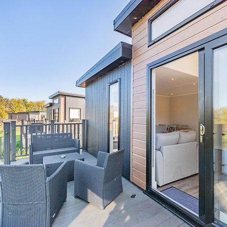 Waterside Hambleton Lakeside Lodges Poulton-le-Fylde Dış mekan fotoğraf