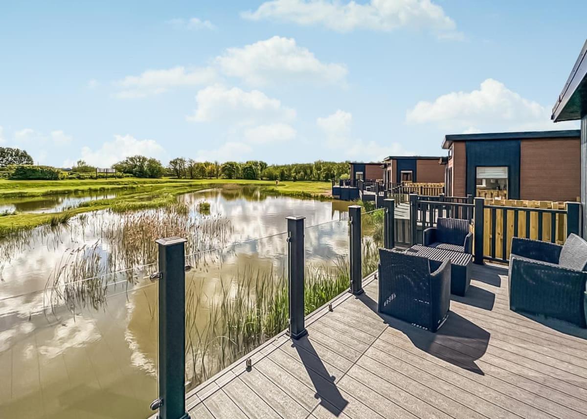 Waterside Hambleton Lakeside Lodges Poulton-le-Fylde Dış mekan fotoğraf