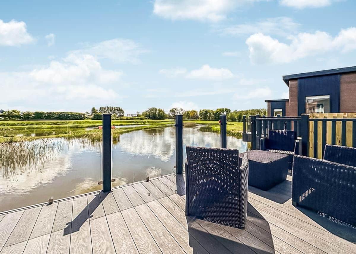 Waterside Hambleton Lakeside Lodges Poulton-le-Fylde Dış mekan fotoğraf