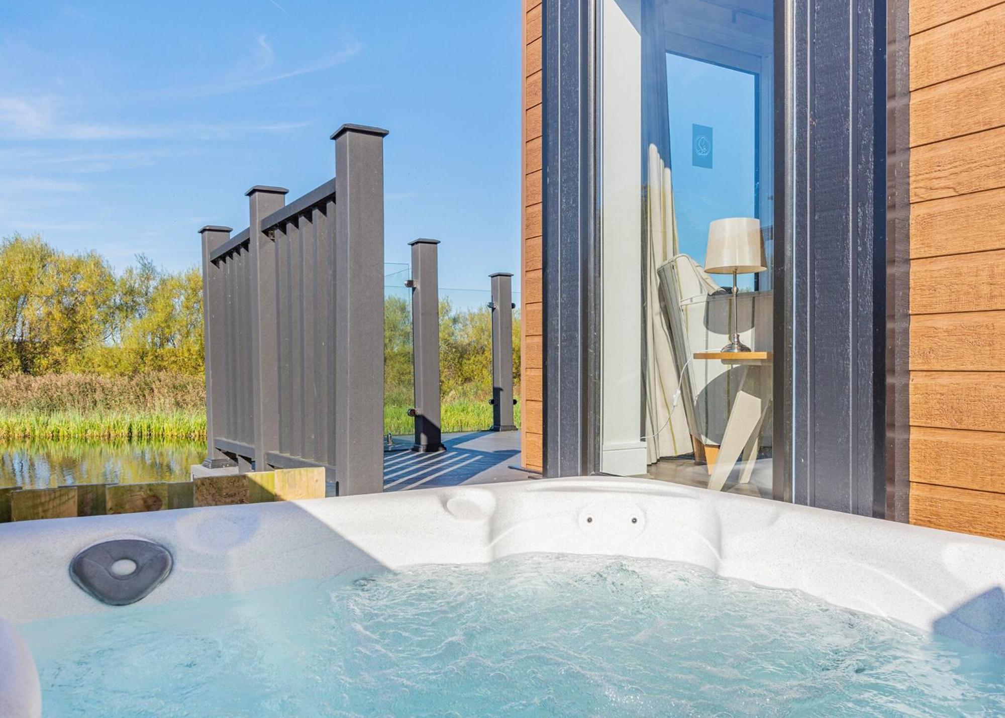 Waterside Hambleton Lakeside Lodges Poulton-le-Fylde Oda fotoğraf