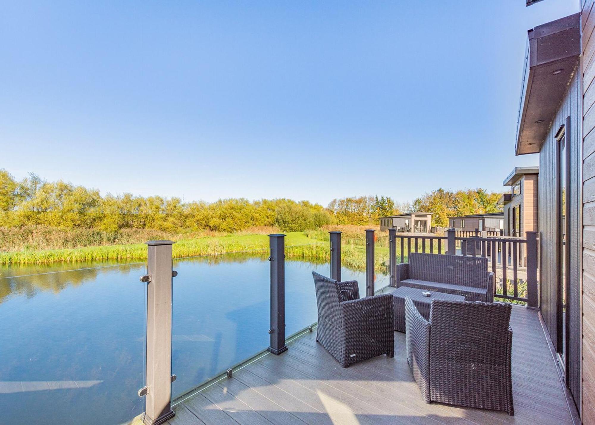 Waterside Hambleton Lakeside Lodges Poulton-le-Fylde Oda fotoğraf